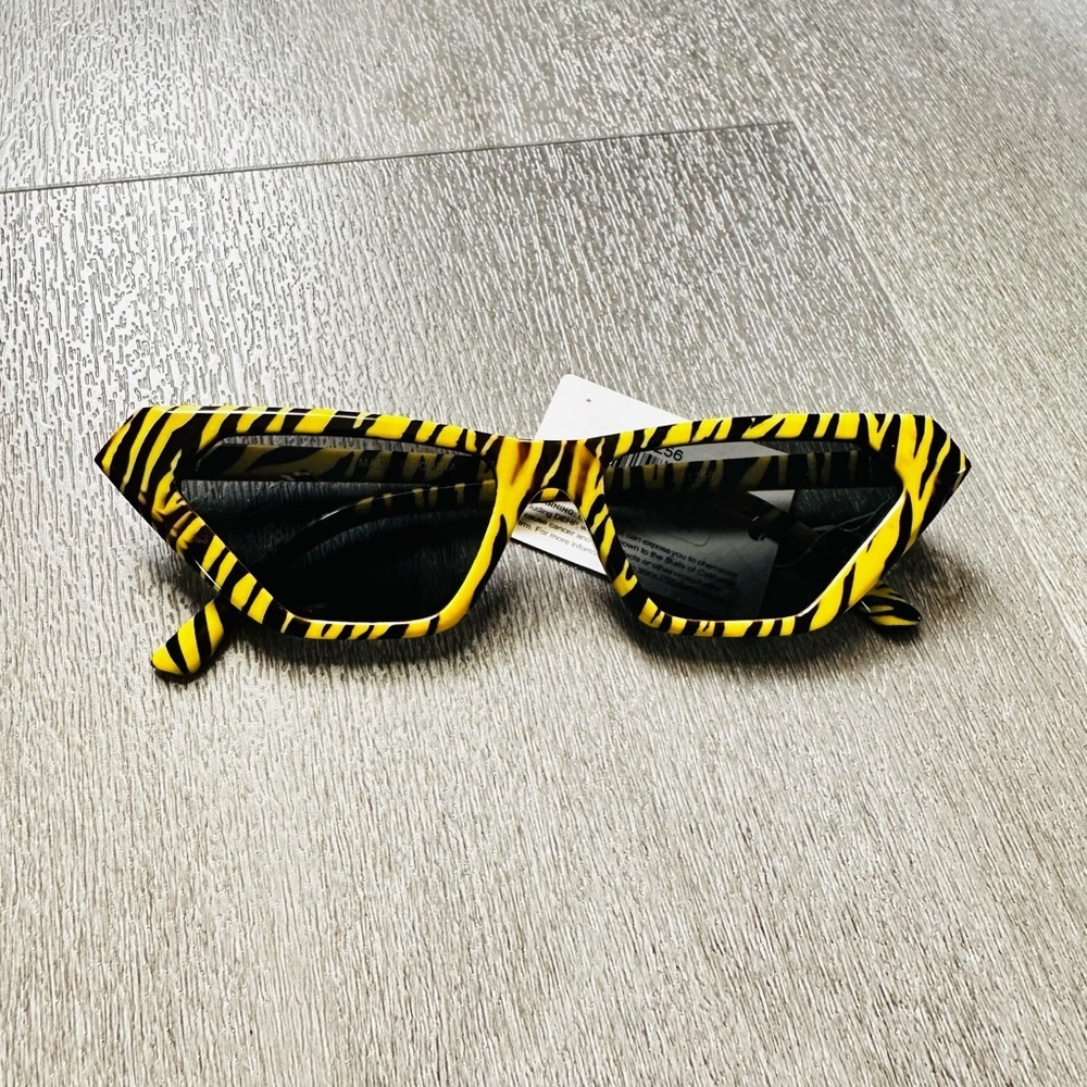 Tiger Stripe Triangle Retro Sunglasses - Yellow and Black